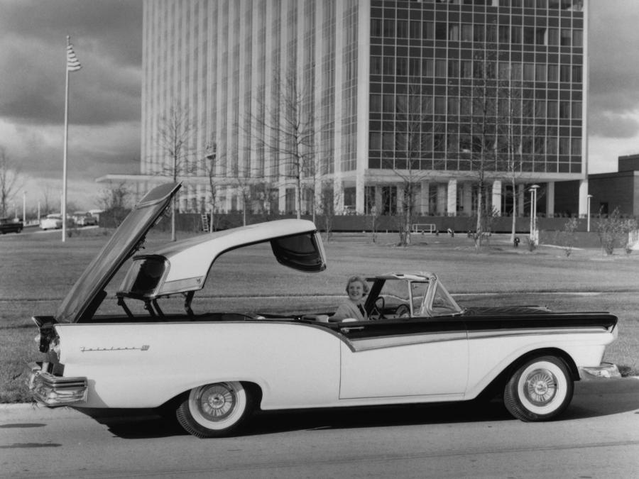  Ford Fairlane 500 Skyliner Retractable Hardtop 1957 года  (фото 21 из 41)